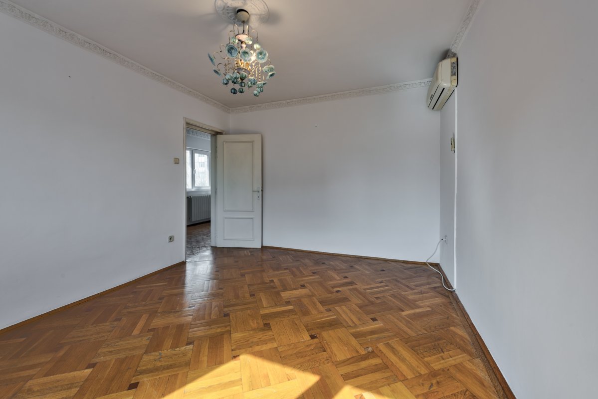 Vila spatioasa S+P+2 - str Iancu Jianu - Margeanului