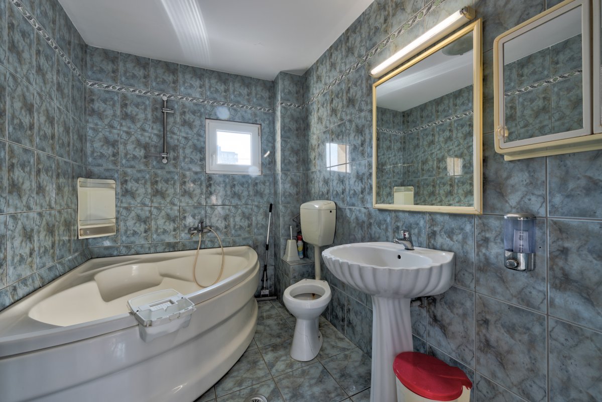 Vila spatioasa S+P+2 - str Iancu Jianu - Margeanului