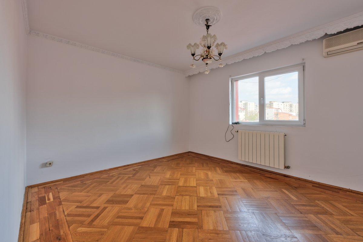 Vila spatioasa S+P+2 - str Iancu Jianu - Margeanului