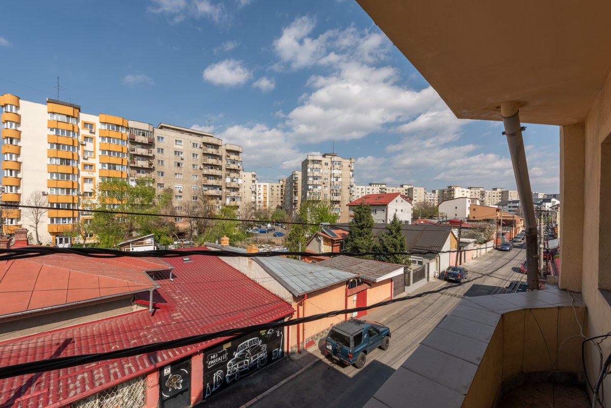 Vila spatioasa S+P+2 - str Iancu Jianu - Margeanului