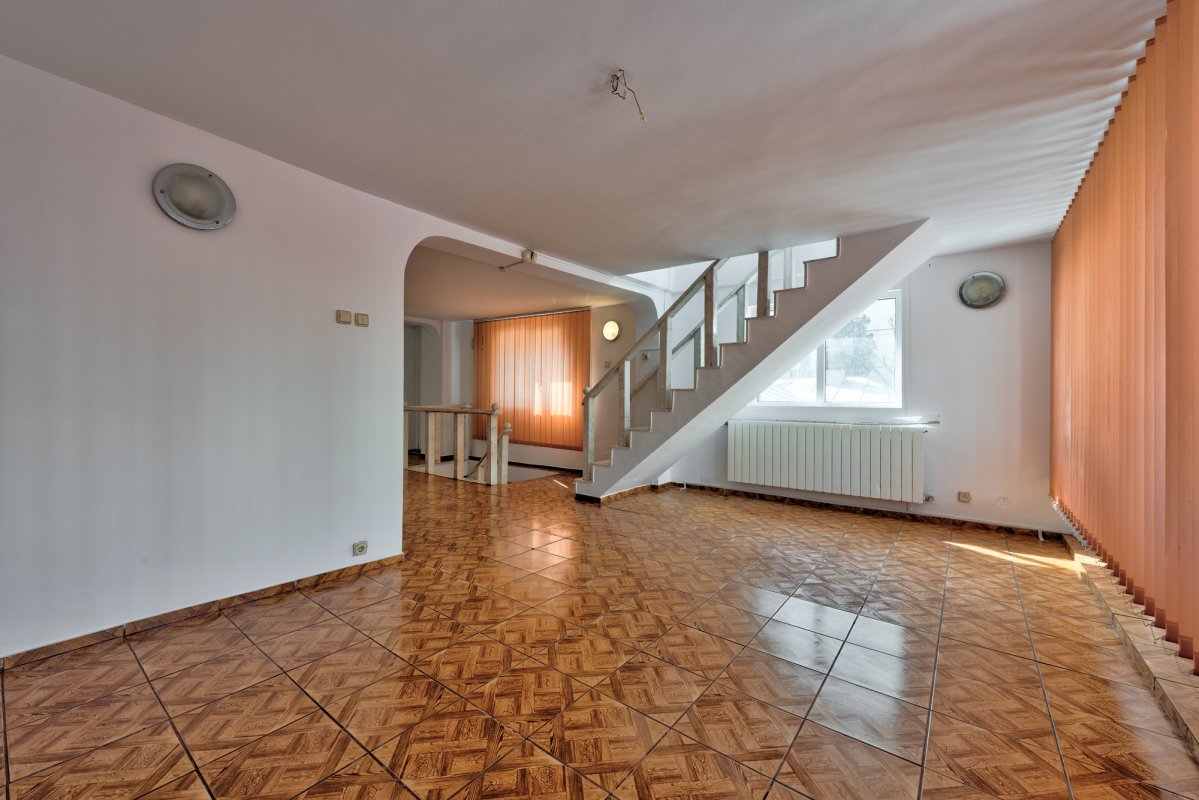 Vila spatioasa S+P+2 - str Iancu Jianu - Margeanului