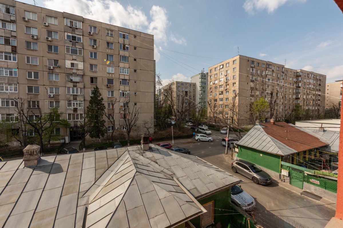 Vila spatioasa S+P+2 - str Iancu Jianu - Margeanului