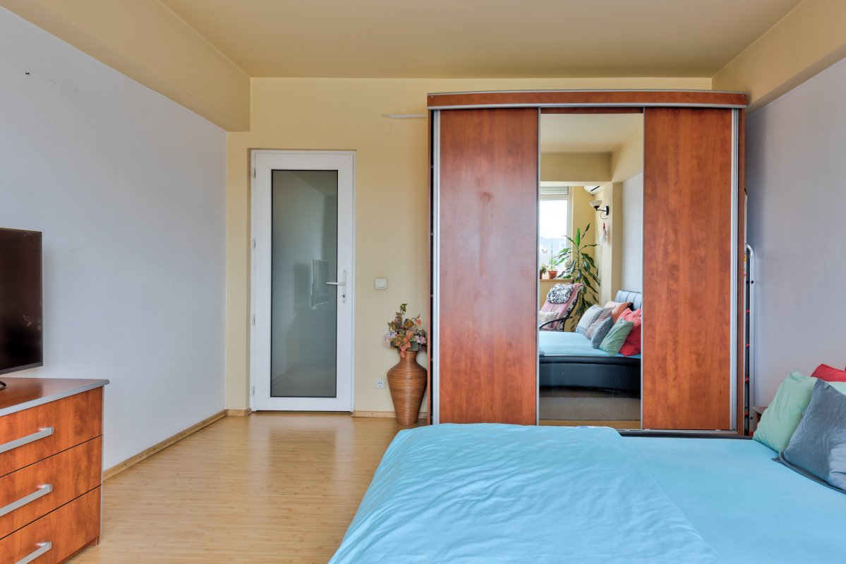 Apartament 3 camere complet mobilat - Plaza Romania 