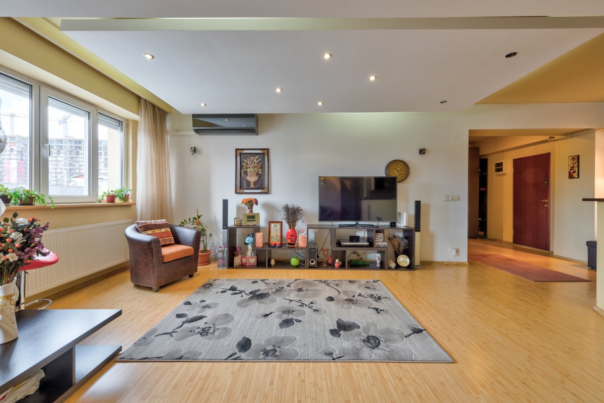 Apartament 3 camere complet mobilat - Plaza Romania 