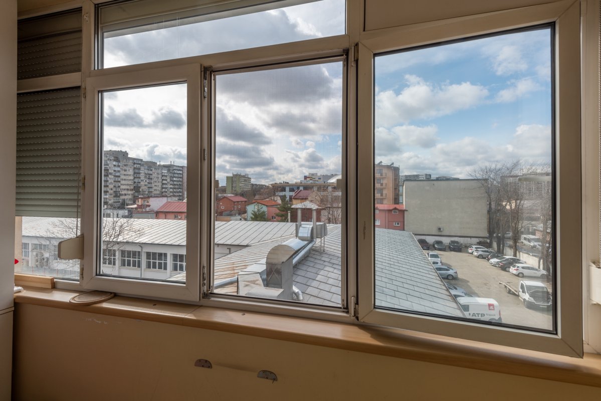 Apartament 3 camere complet mobilat - Plaza Romania 