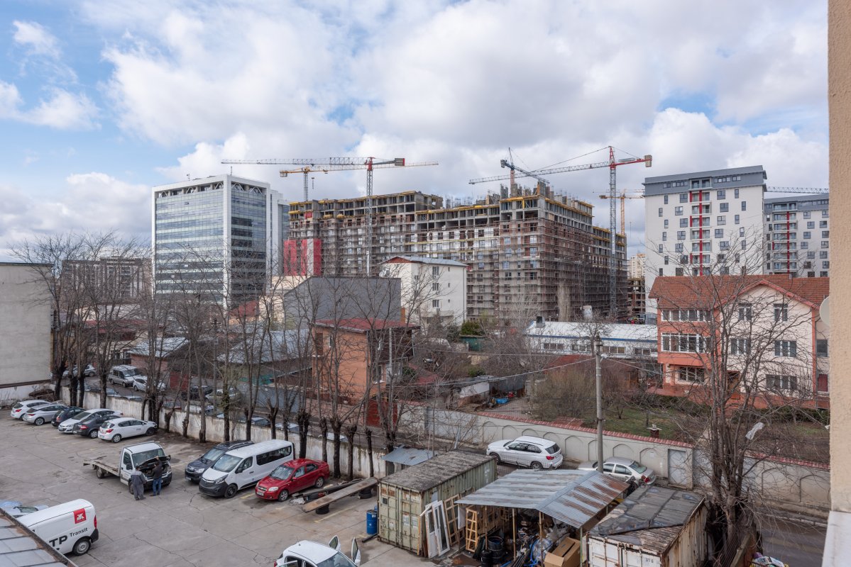 Apartament 3 camere complet mobilat - Plaza Romania 