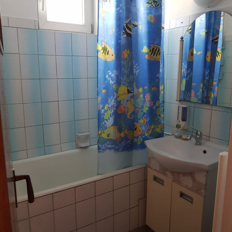 Apartament 4 camere zona Apusului -  o parte din utilitati incluse in pret