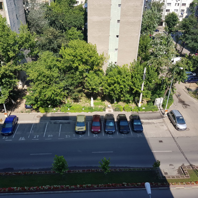 Apartament 4 camere zona Apusului -  o parte din utilitati incluse in pret