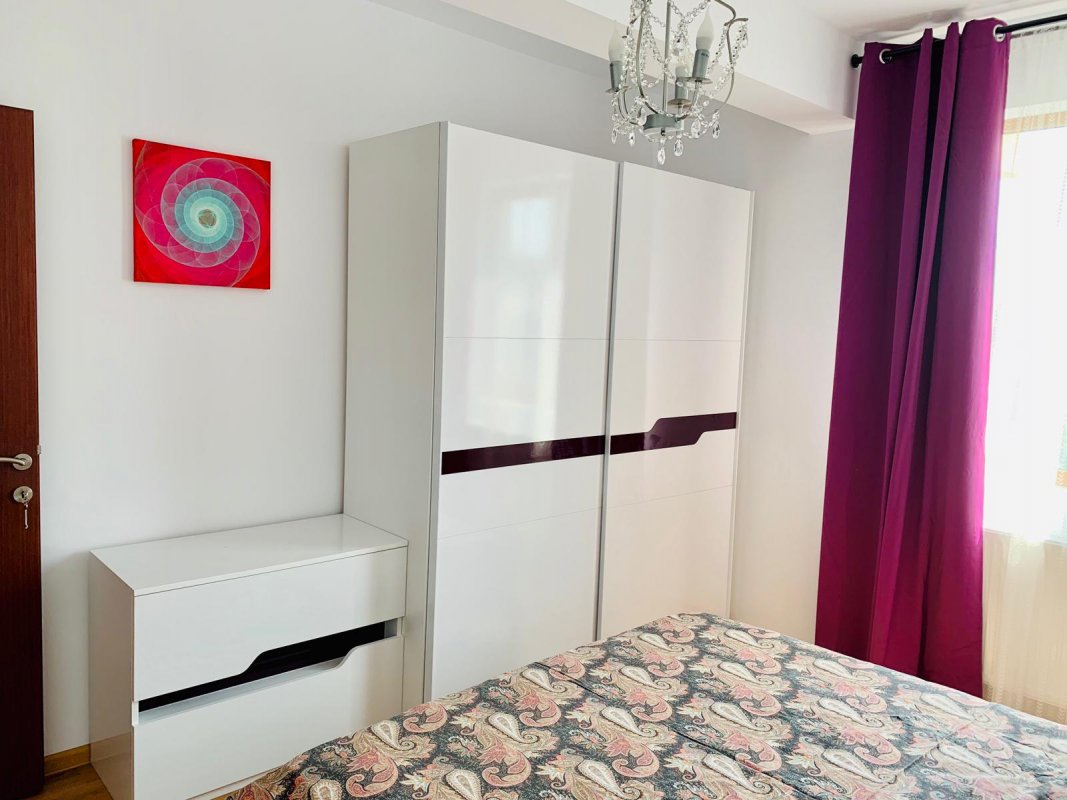 Apartament deosebit cu 2 camere , decomandat zona Mall Vitan