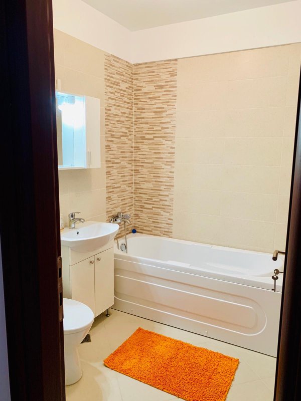 Apartament deosebit cu 2 camere , decomandat zona Mall Vitan