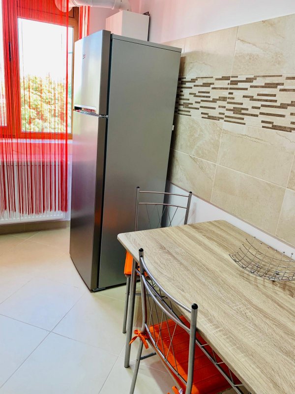 Apartament deosebit cu 2 camere , decomandat zona Mall Vitan