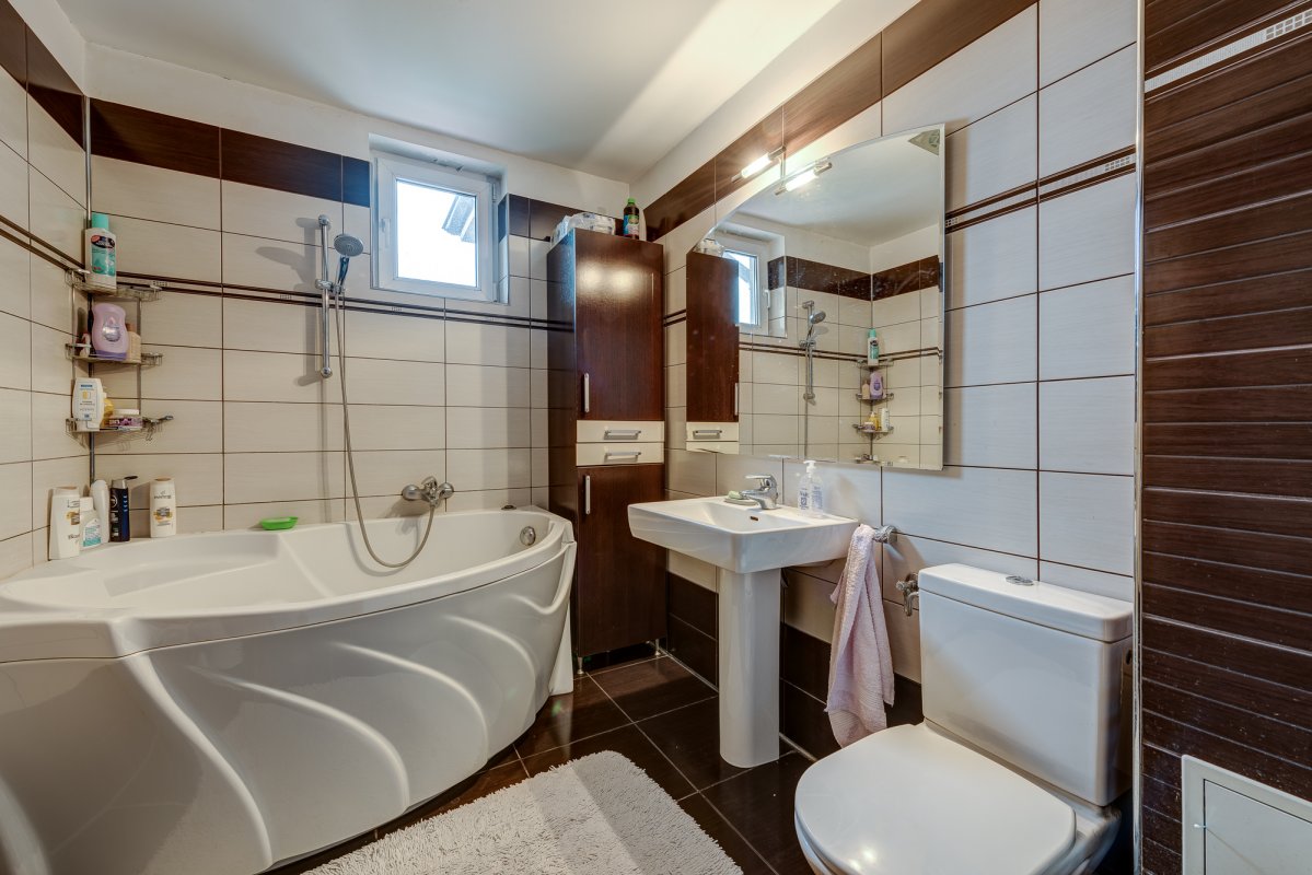 Apartament 3 camere + loc parcare suprateran - str Muntilor - Plaza