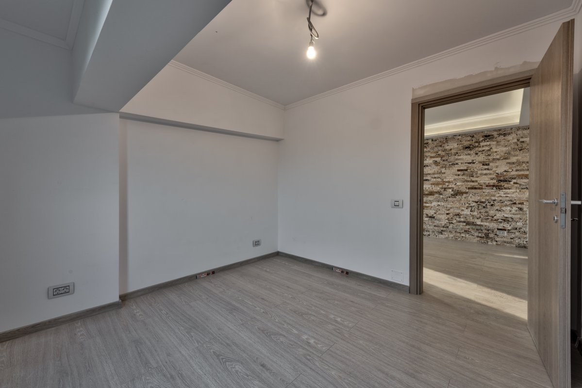 Apartament deosebit cu 3 camere , bloc nou , zona Gorjului-Rasaritului