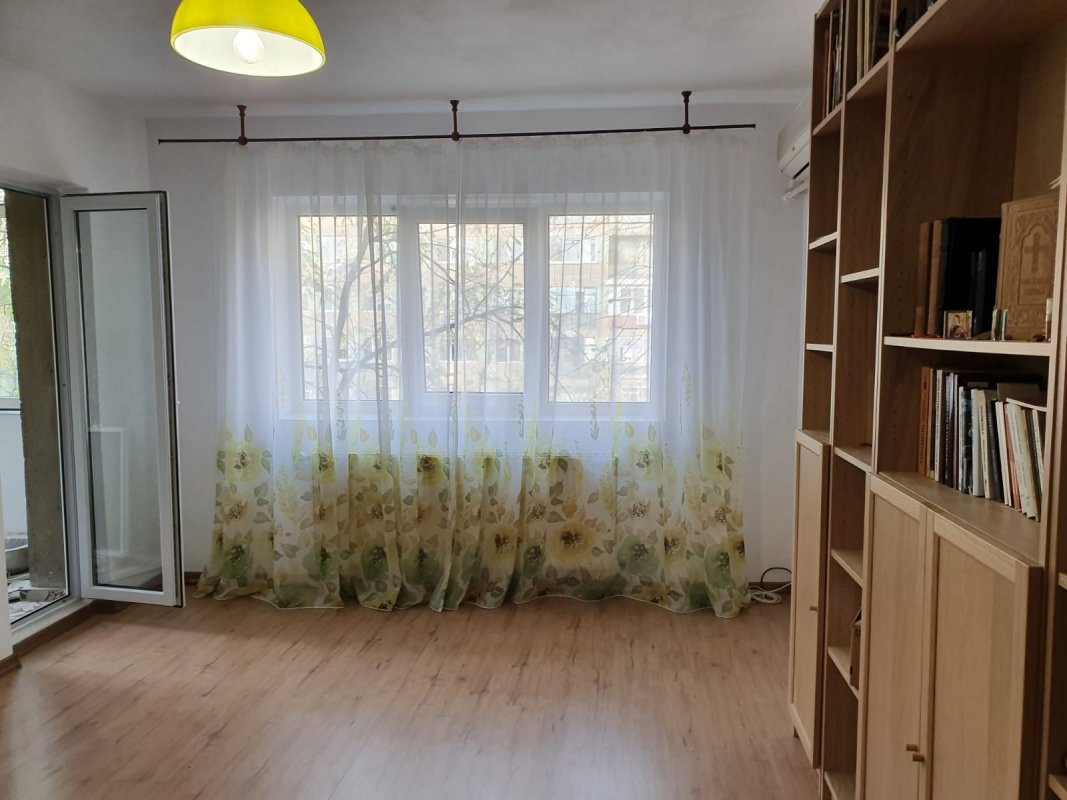Apartament 3 camere decomandat Apusului