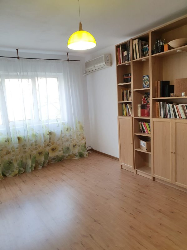 Apartament 3 camere decomandat Apusului