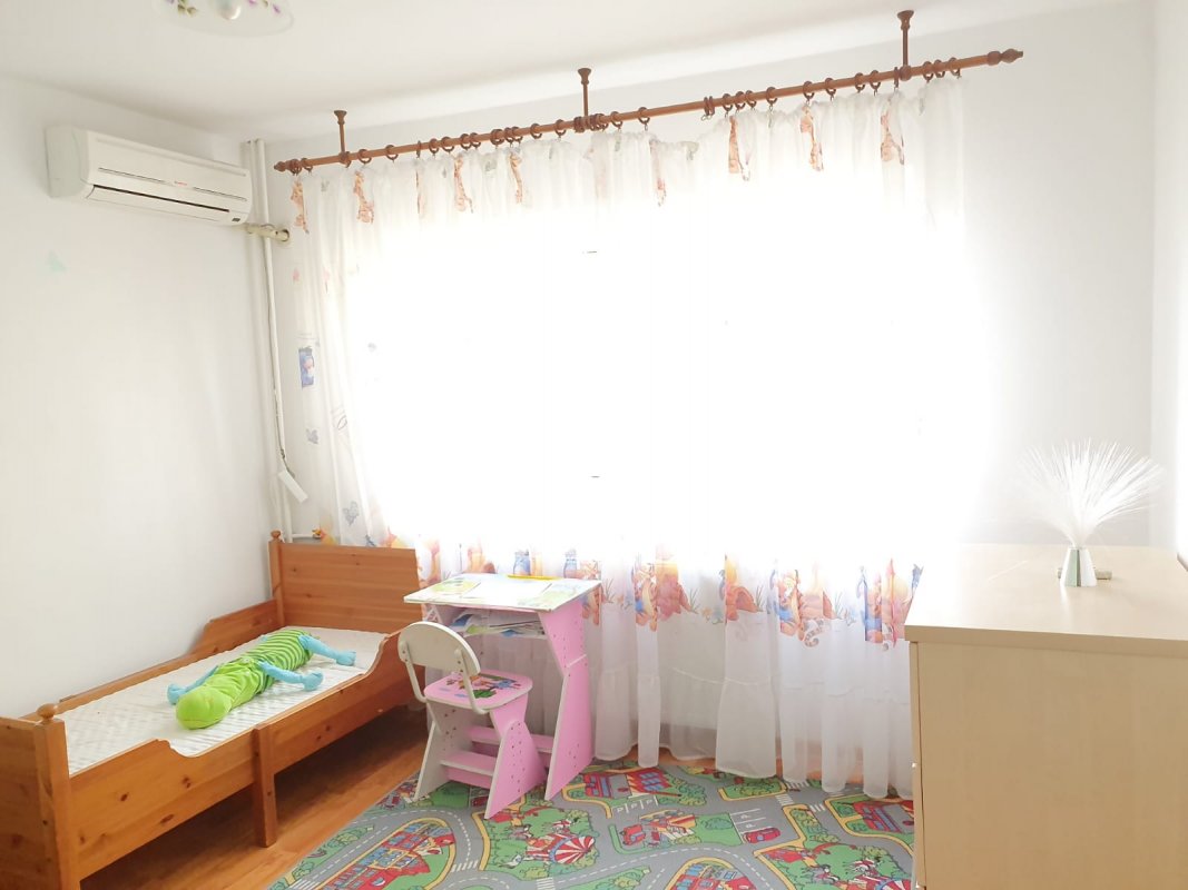 Apartament 3 camere decomandat Apusului