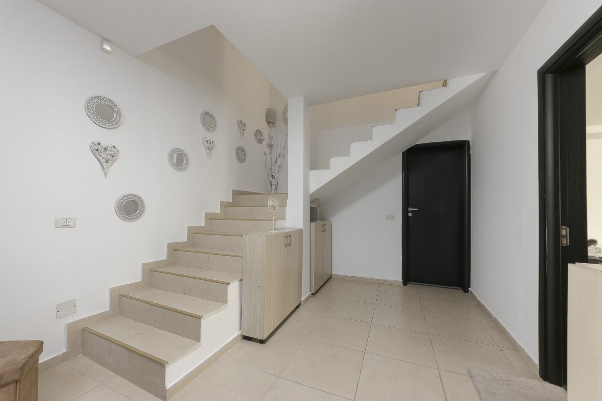 Vila si spatiu comercial cartier Progresul
