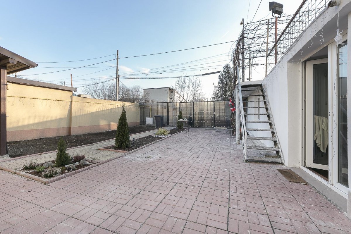 Vila si spatiu comercial cartier Progresul