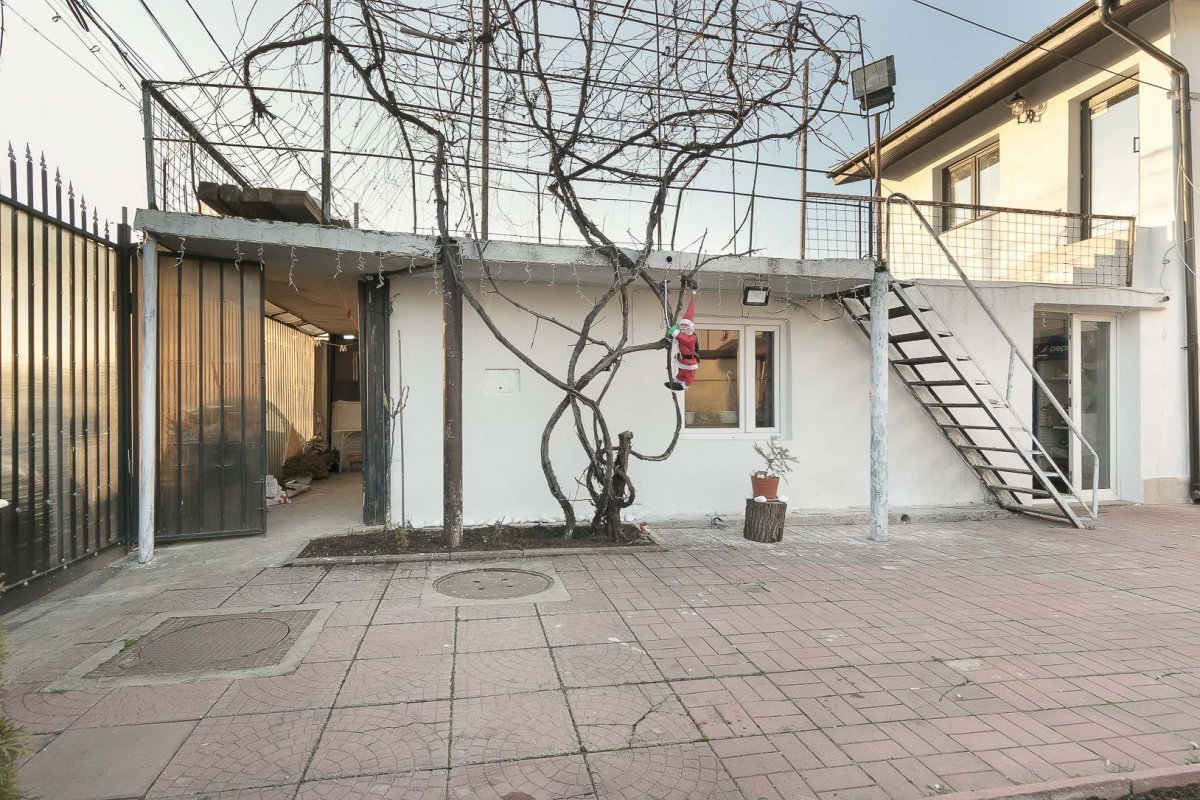 Vila si spatiu comercial cartier Progresul
