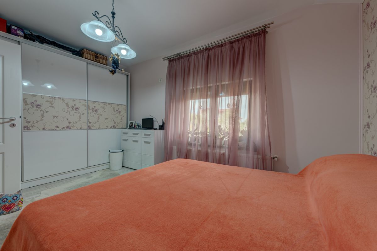 Vila - zona Cristalului