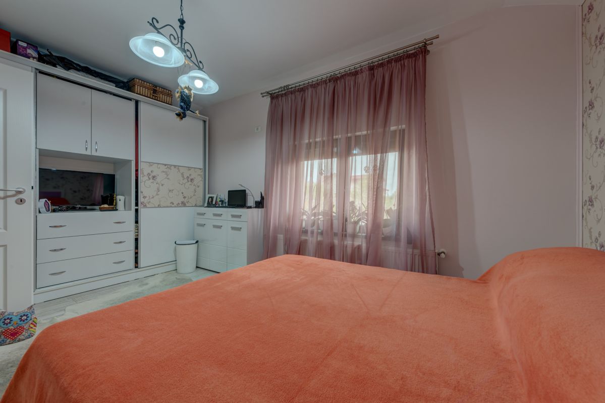 Vila - zona Cristalului