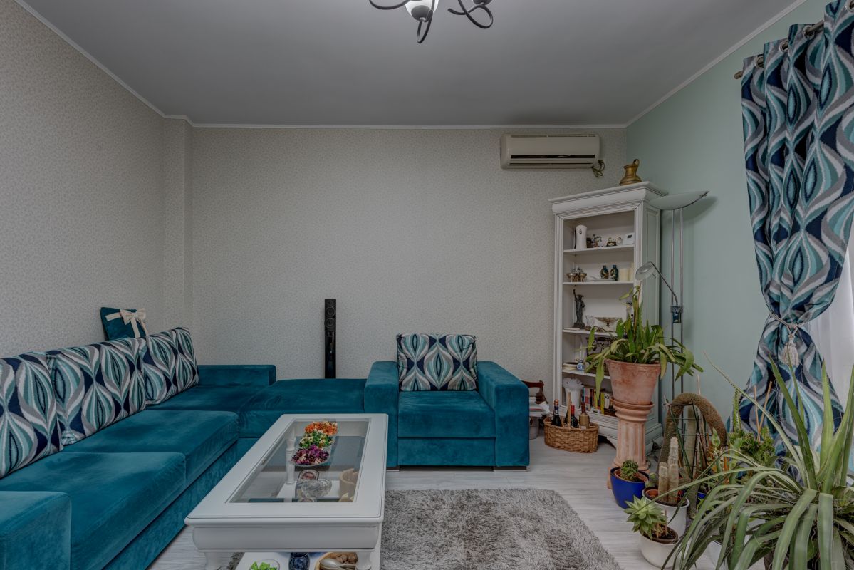 Vila - zona Cristalului