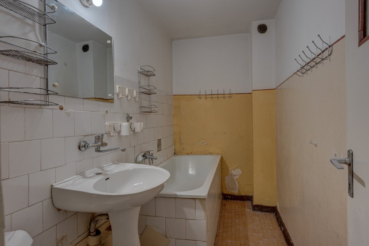 Apartament 4 camere decomandat str Maior Vasile Bacila