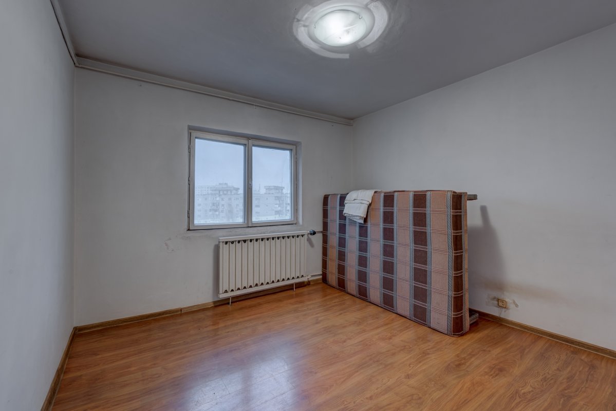 Apartament 4 camere decomandat str Maior Vasile Bacila
