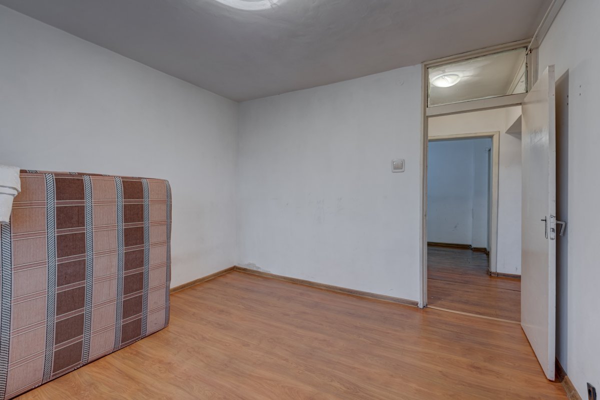 Apartament 4 camere decomandat str Maior Vasile Bacila