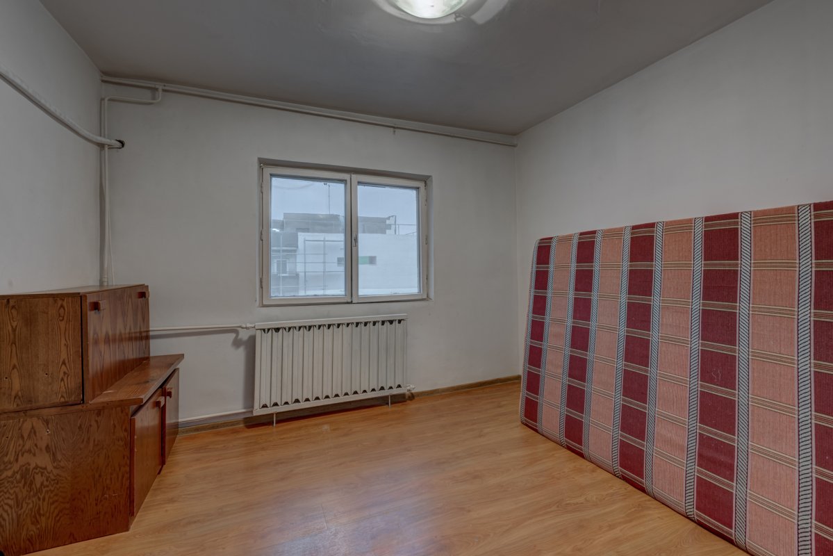 Apartament 4 camere decomandat str Maior Vasile Bacila