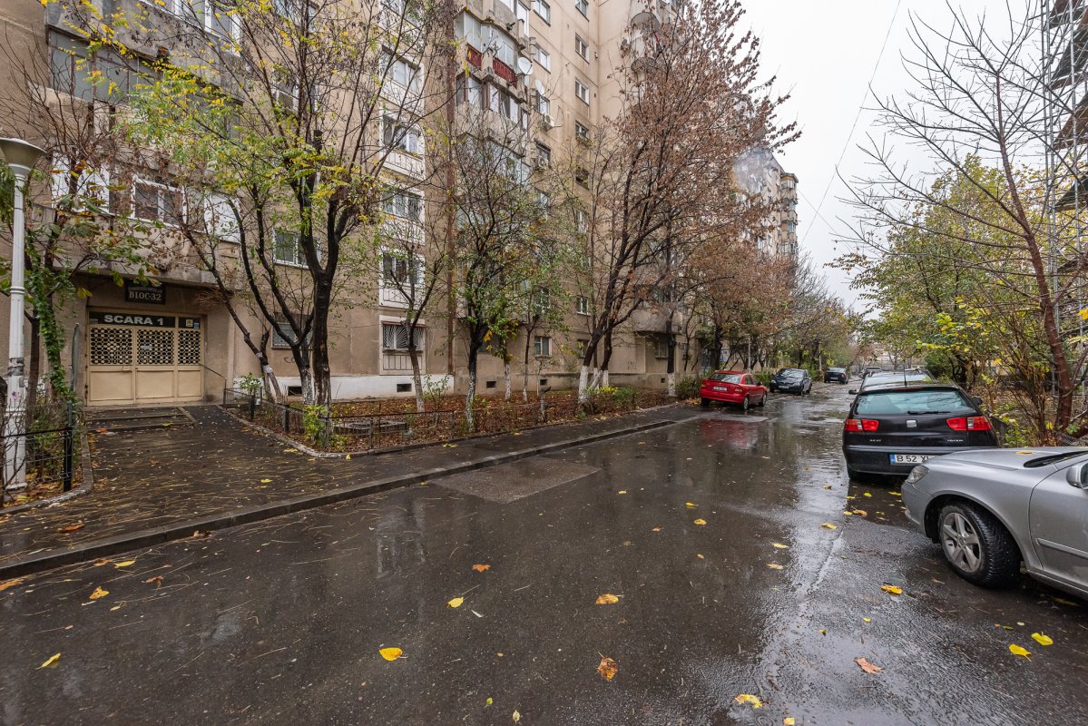 Apartament 4 camere decomandat str Maior Vasile Bacila