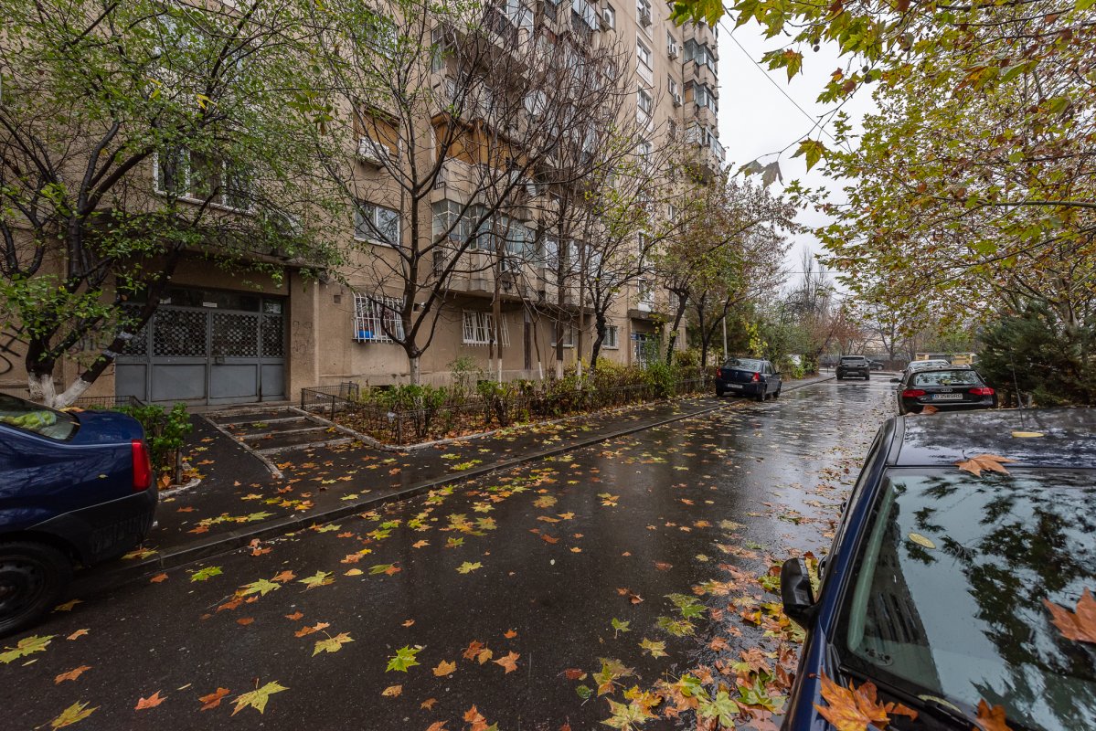Apartament 4 camere decomandat str Maior Vasile Bacila
