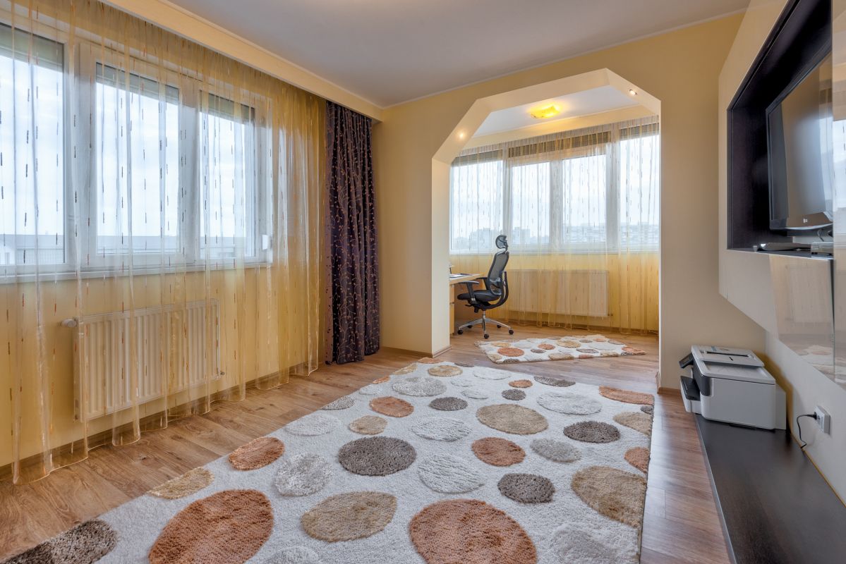 Apartament cu 2 dormitoare si bucatarie cu zona de living si dining