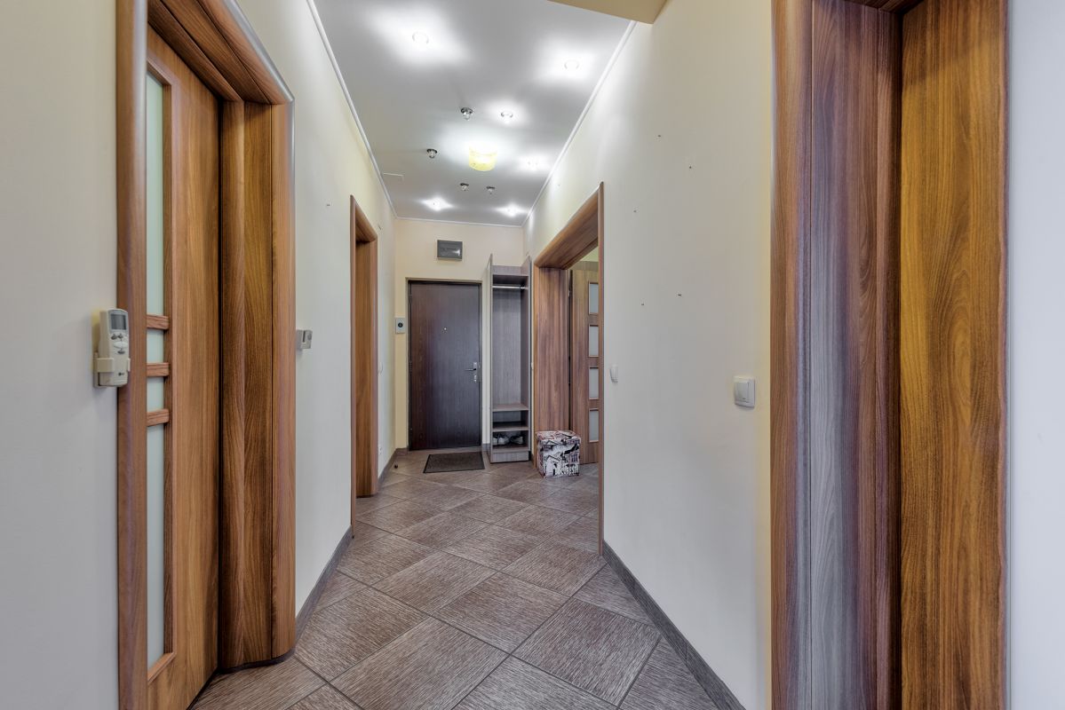 Apartament cu 2 dormitoare si bucatarie cu zona de living si dining