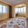 Apartament cu 2 dormitoare si bucatarie cu zona de living si dining