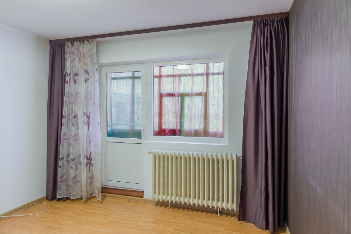 Apartament spatios , decomandat  , cu 2 balcoane si cu bucataria mobilata
