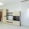 Apartament spatios , decomandat  , cu 2 balcoane si cu bucataria mobilata