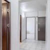 Apartament spatios , decomandat  , cu 2 balcoane si cu bucataria mobilata