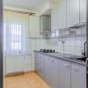 Apartament spatios , decomandat  , cu 2 balcoane si cu bucataria mobilata