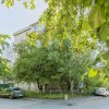 Apartament spatios , decomandat  , cu 2 balcoane si cu bucataria mobilata