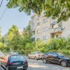 Apartament spatios , decomandat  , cu 2 balcoane si cu bucataria mobilata