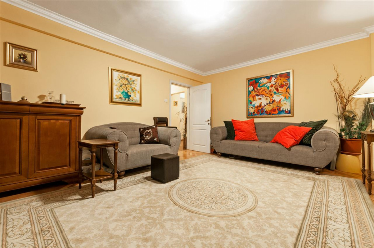Apartament deosebit ! zona Panduri - Monitorul Oficial