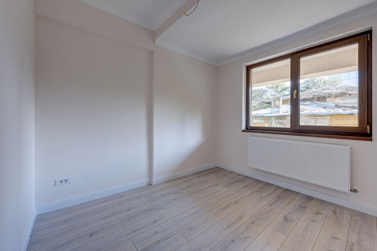 Apartament 3 camere parter bloc nou Parc Bazilescu