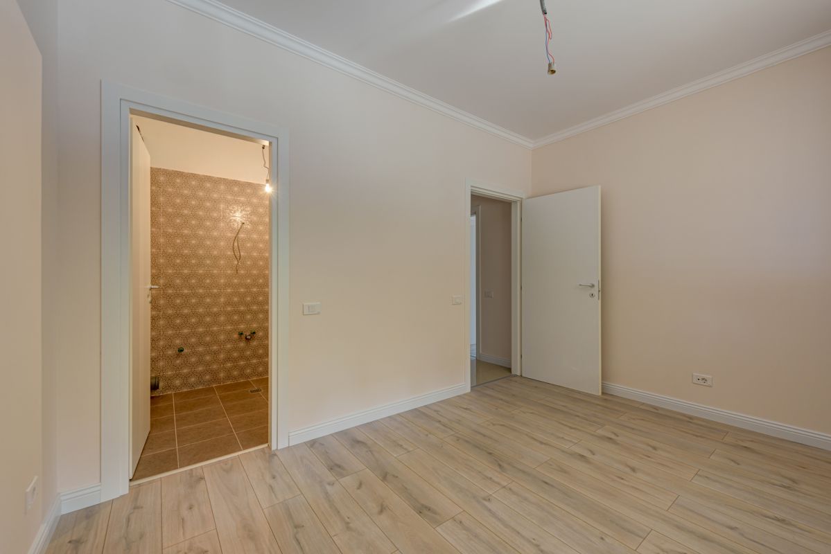 Apartament 3 camere parter bloc nou Parc Bazilescu