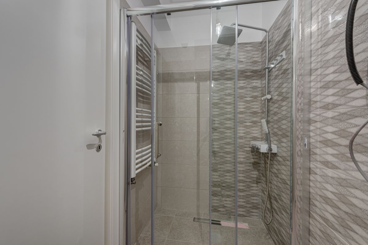 Apartament 3 camere parter bloc nou Parc Bazilescu