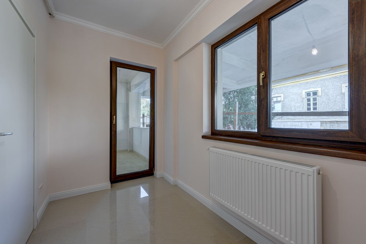 Apartament 3 camere parter bloc nou Parc Bazilescu